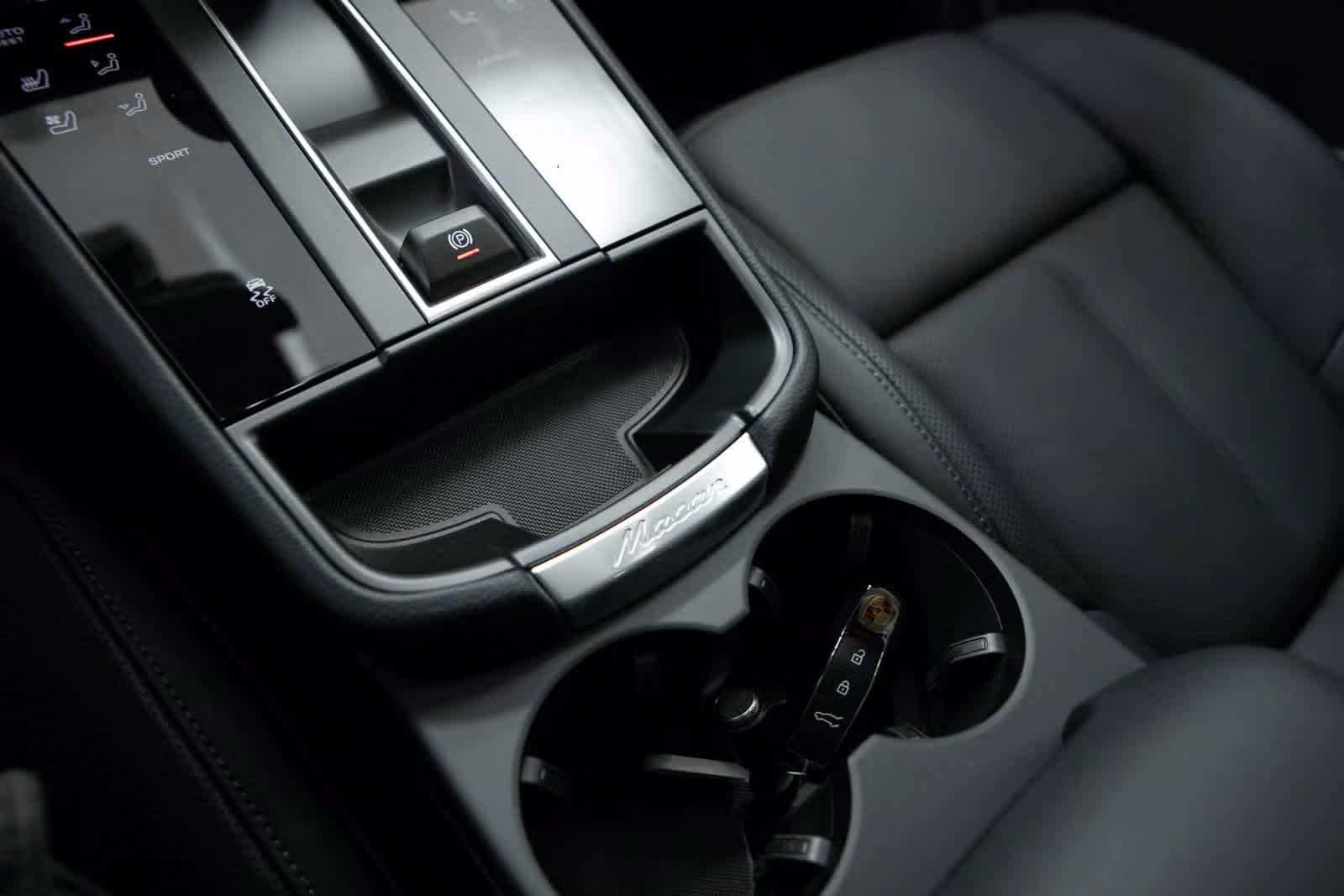 Thumbnail: 2025 Porsche Macan - 26