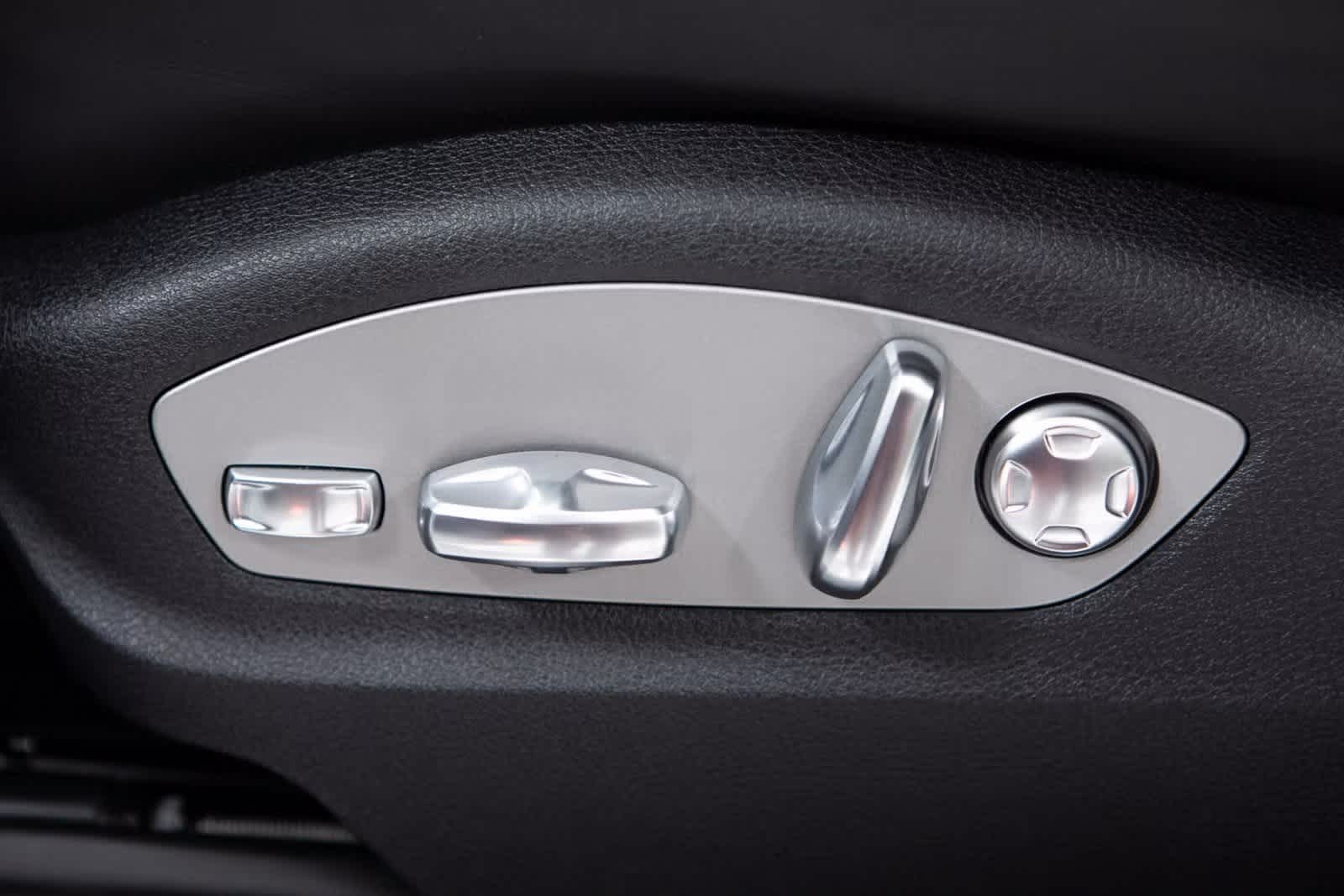 Thumbnail: 2025 Porsche Macan - 18