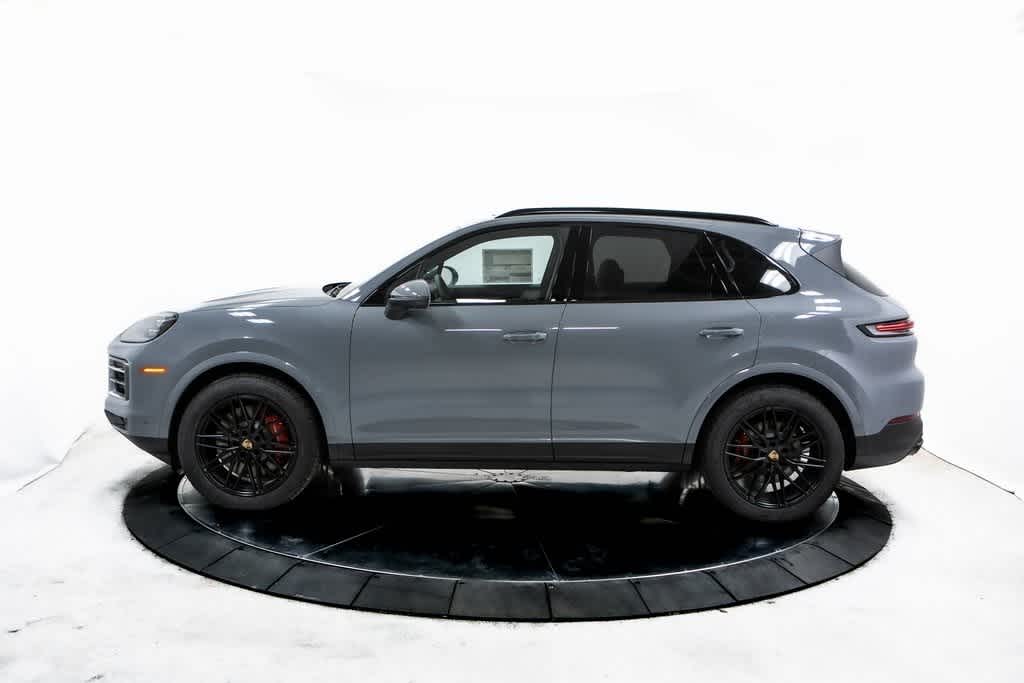 2025 Porsche Cayenne S photo 2