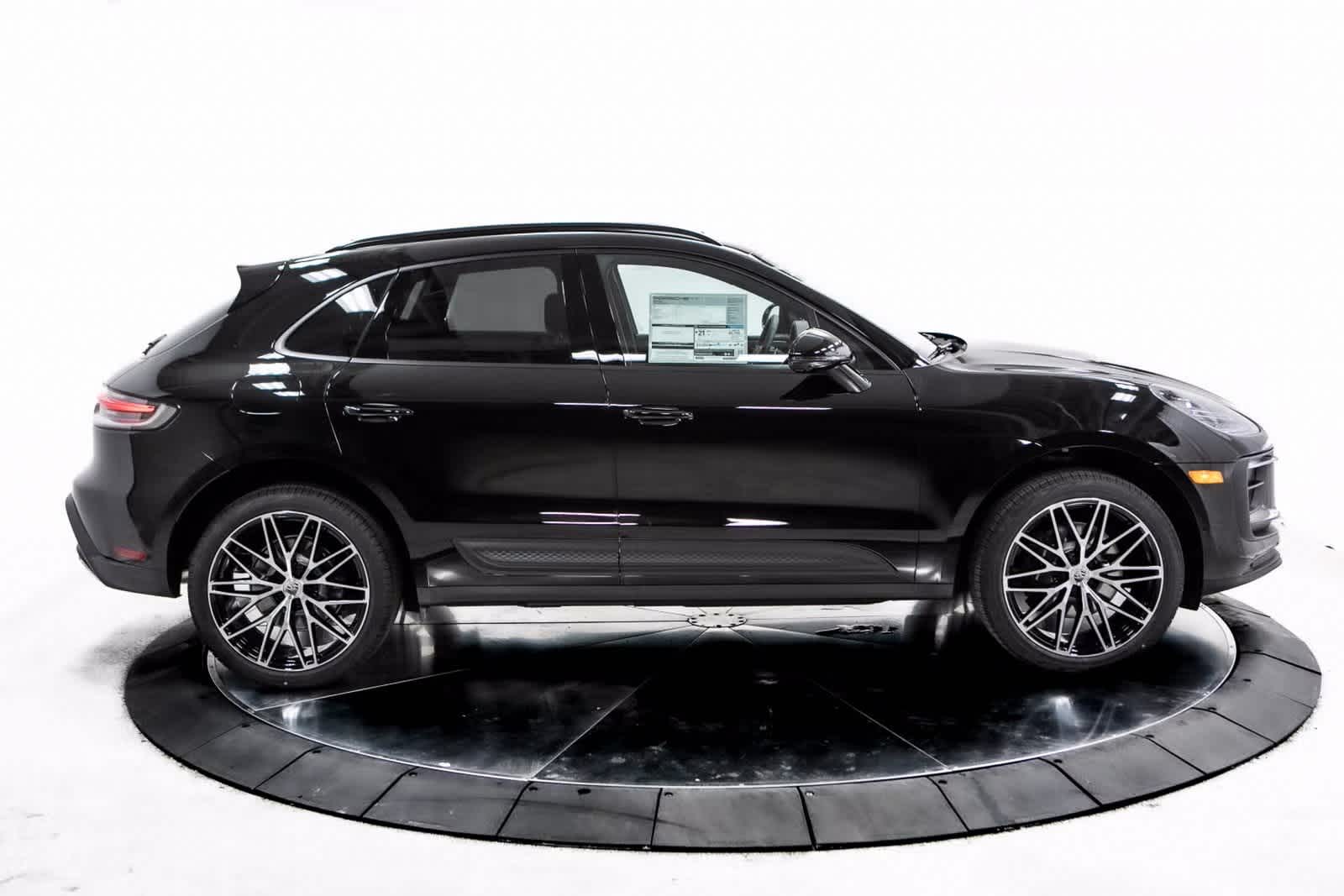 Thumbnail: 2025 Porsche Macan - 7