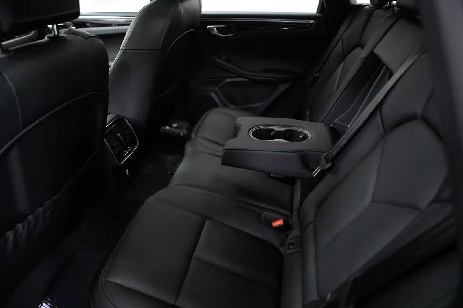 Thumbnail: 2026 Porsche Macan - 37