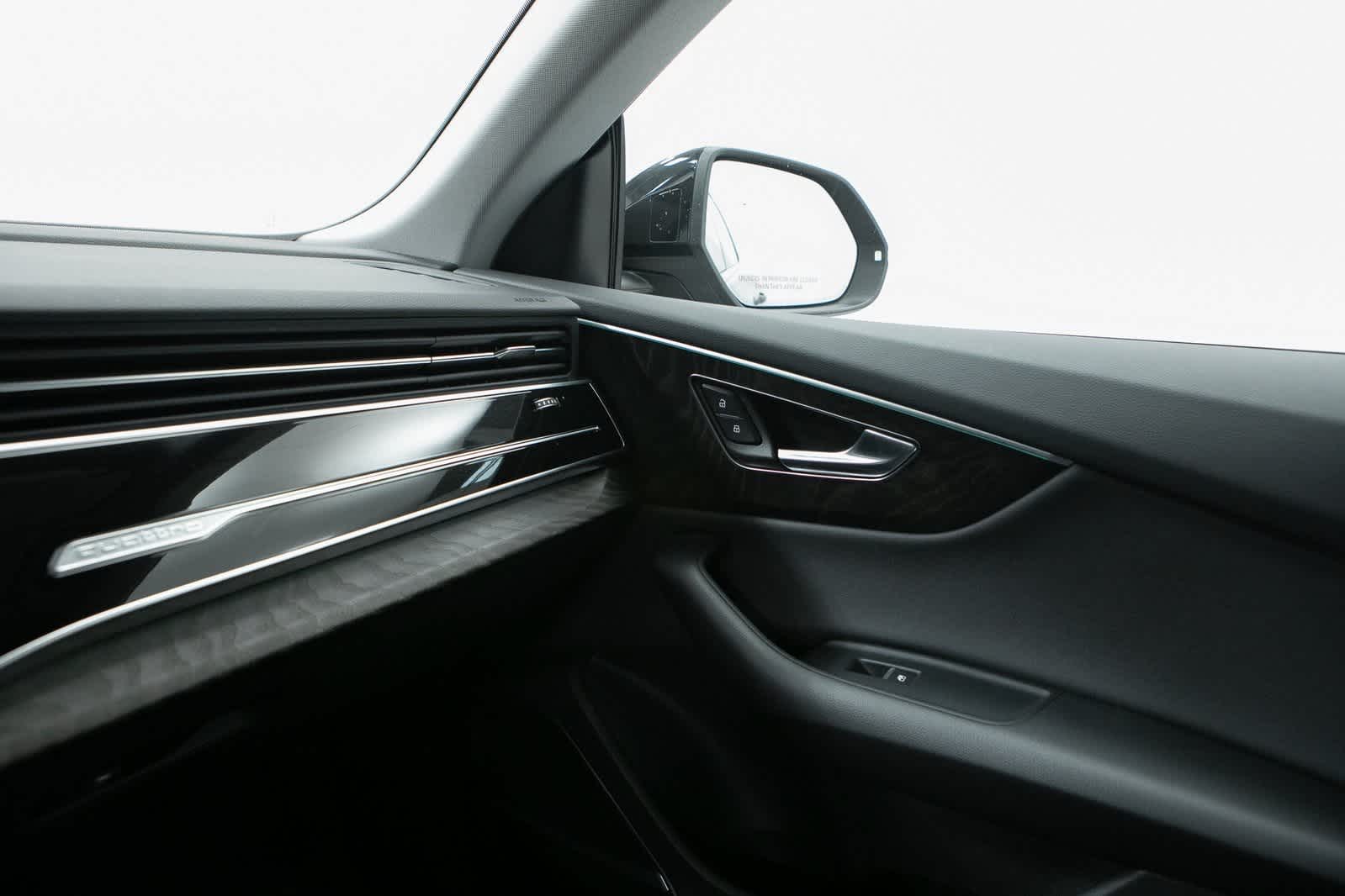 Thumbnail: 2022 Audi Q8 - 22