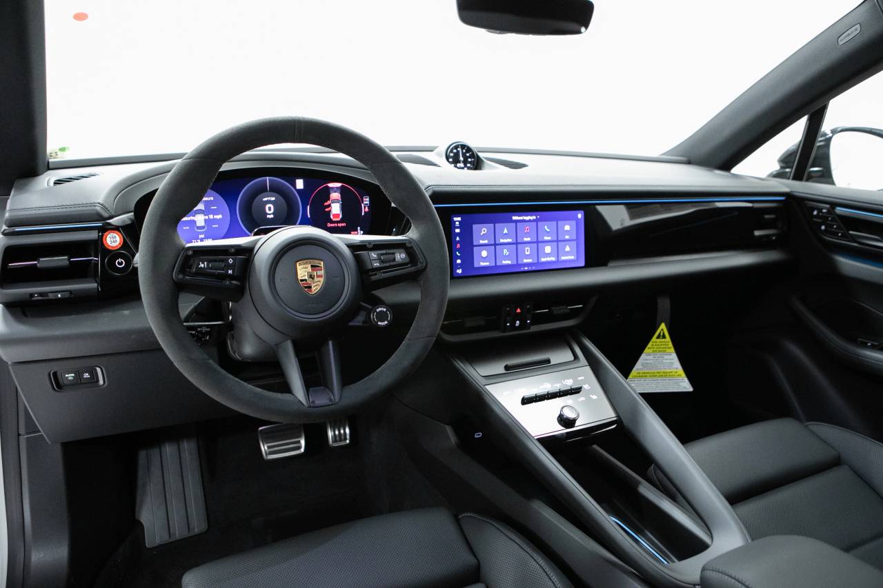 Thumbnail: 2026 Porsche Macan - 19