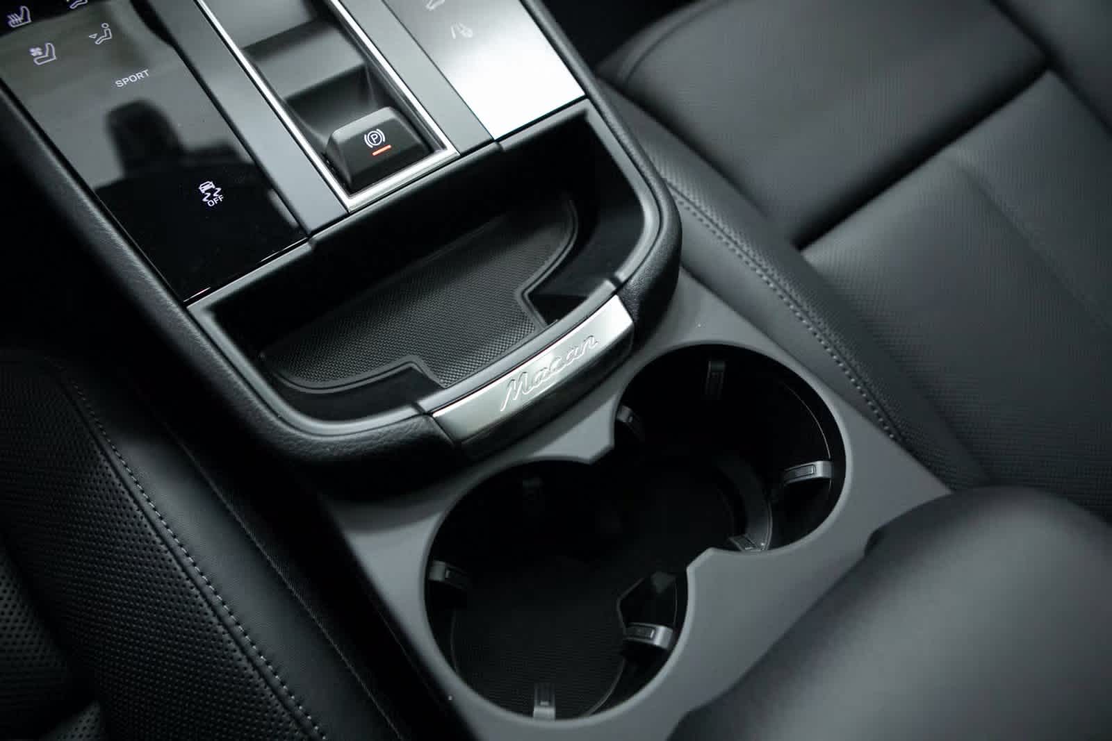 Thumbnail: 2025 Porsche Macan - 25