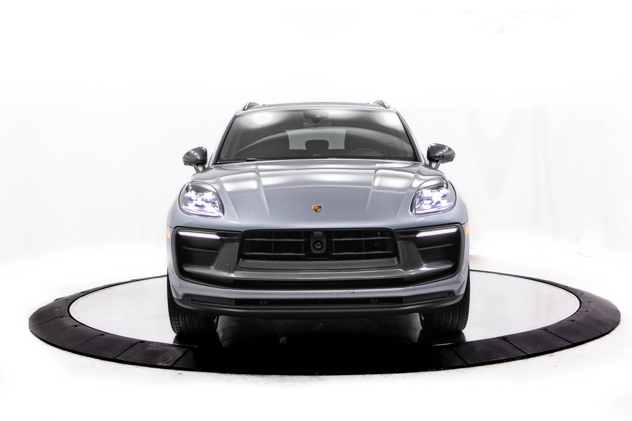 Thumbnail: 2026 Porsche Macan - 10