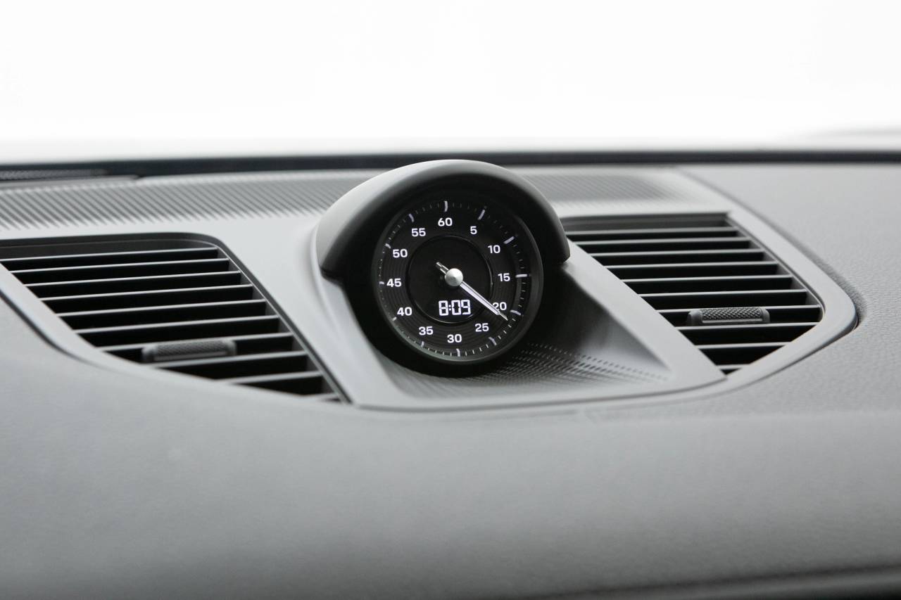 Thumbnail: 2026 Porsche Panamera - 31