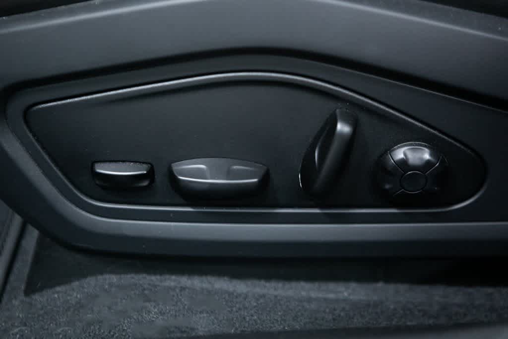 Thumbnail: 2022 Porsche Taycan - 17