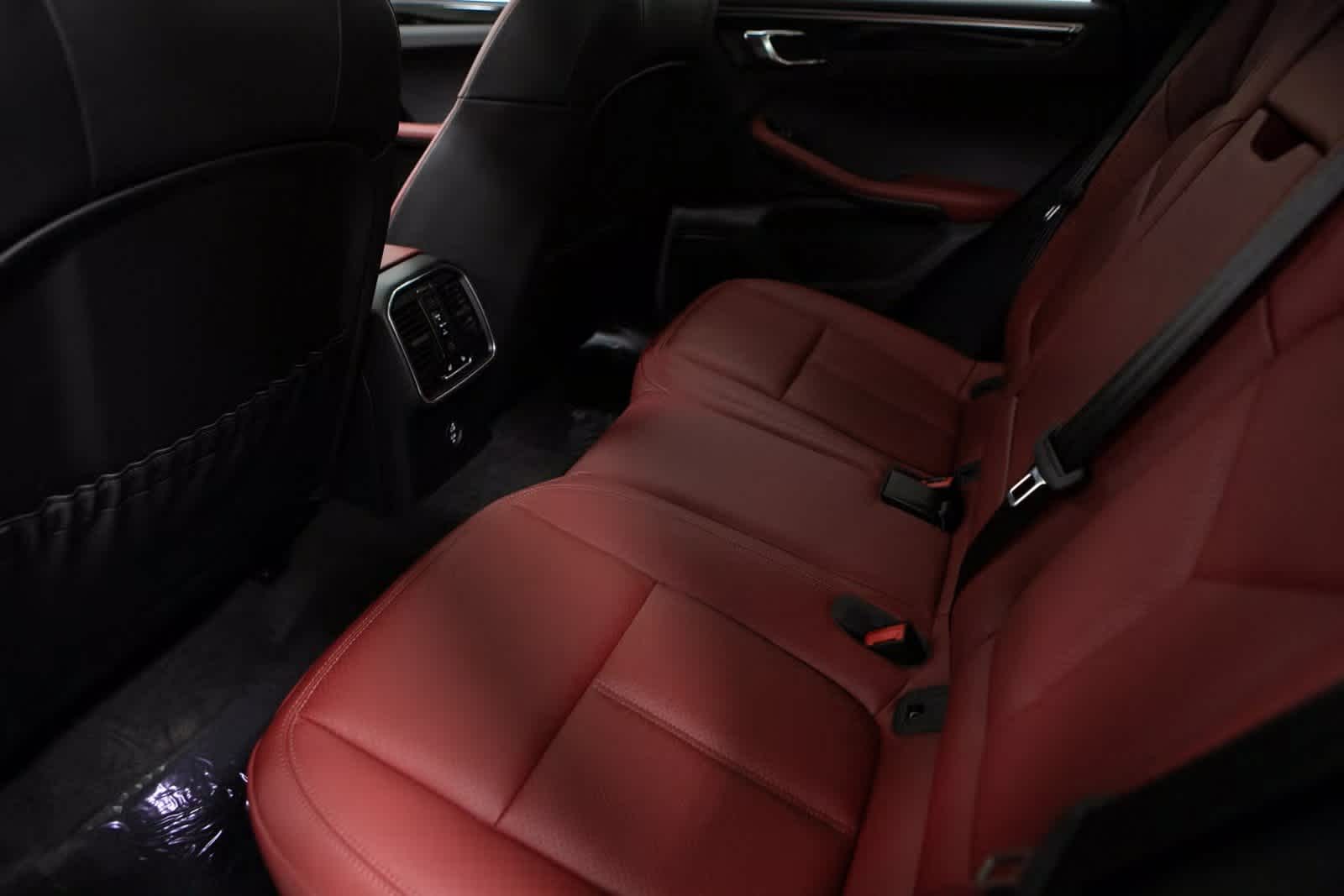 Thumbnail: 2025 Porsche Macan - 27