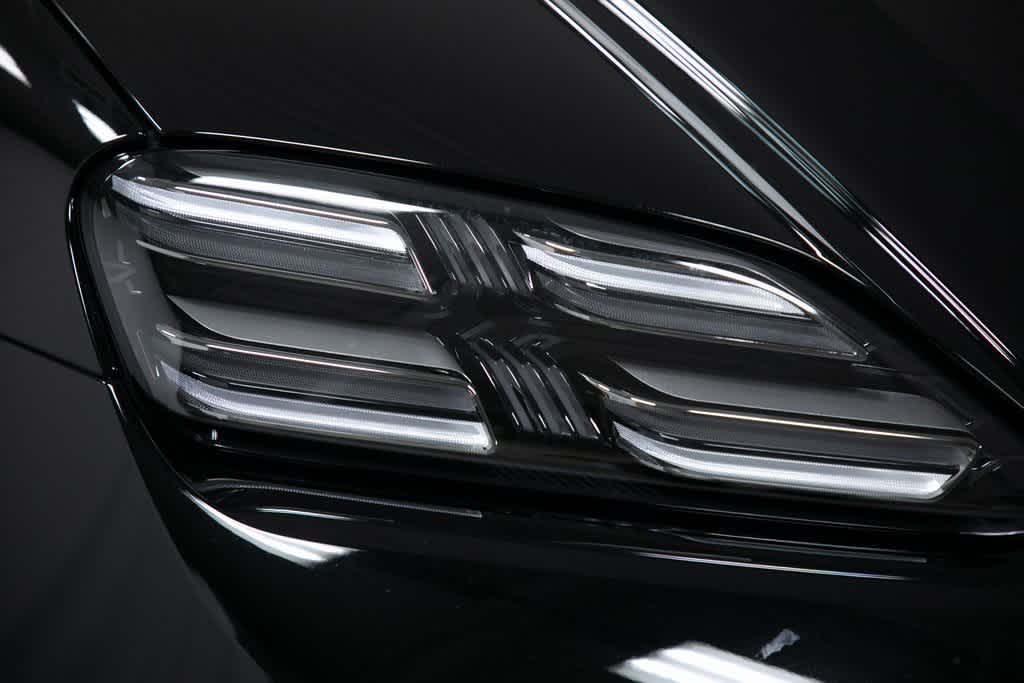 Thumbnail: 2025 Porsche Macan - 33