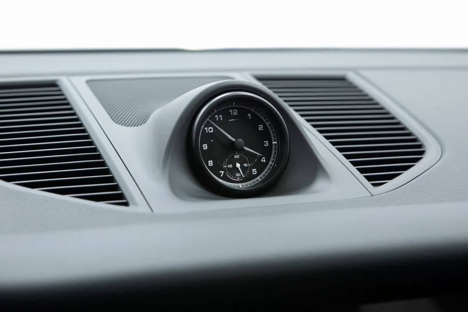 Thumbnail: 2025 Porsche Macan - 25