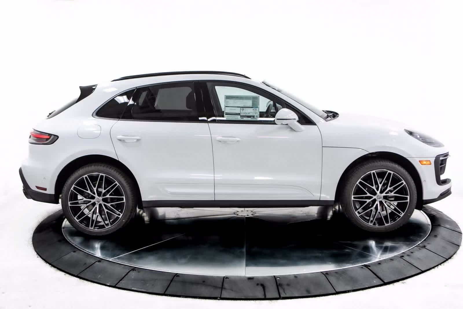 Thumbnail: 2025 Porsche Macan - 8