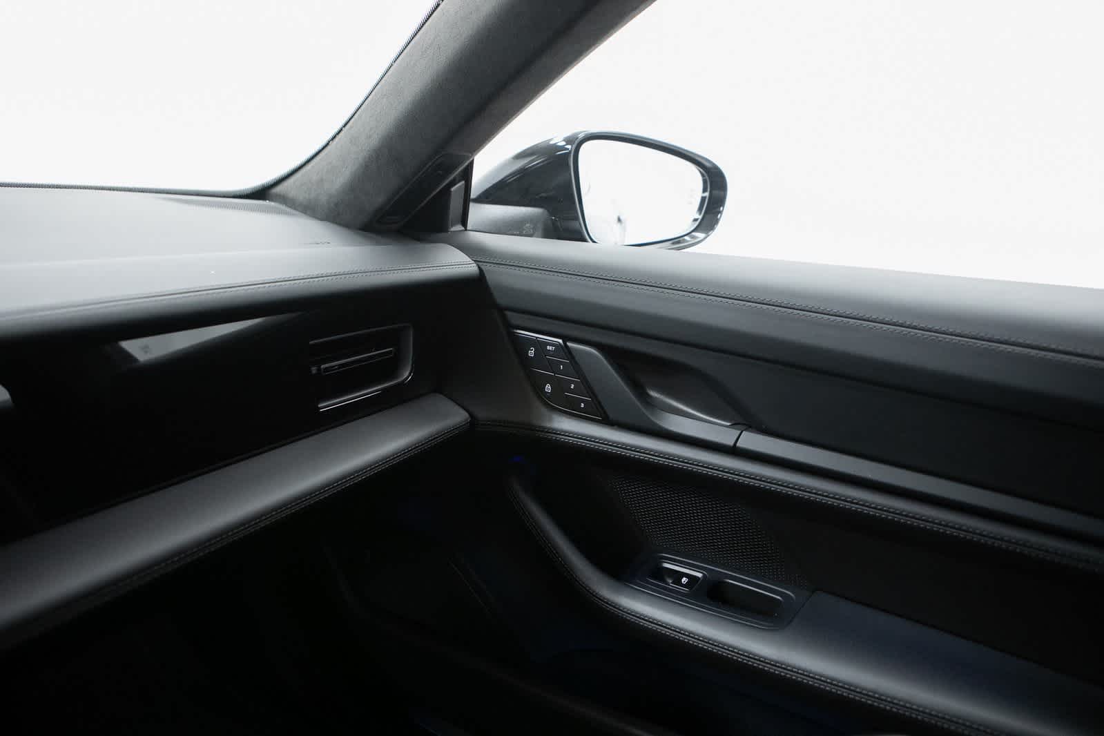 Thumbnail: 2022 Porsche Taycan - 24