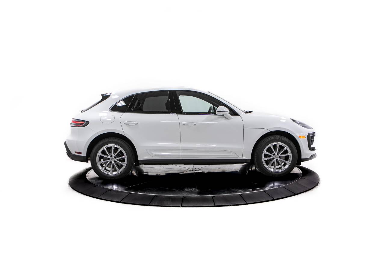 Thumbnail: 2026 Porsche Macan - 8