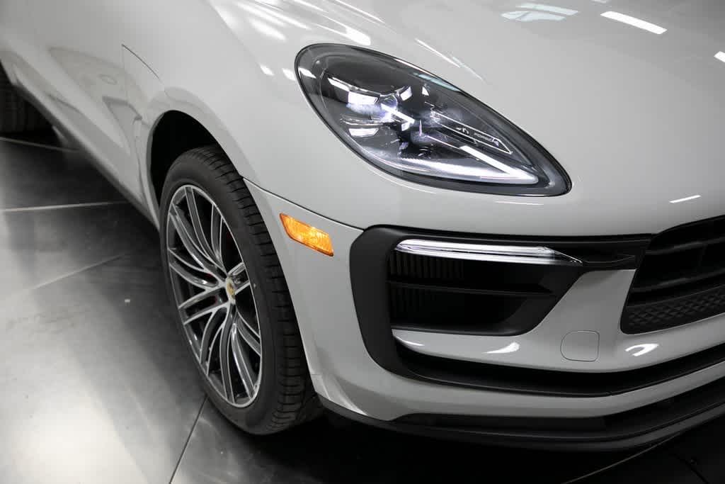Thumbnail: 2025 Porsche Macan - 12