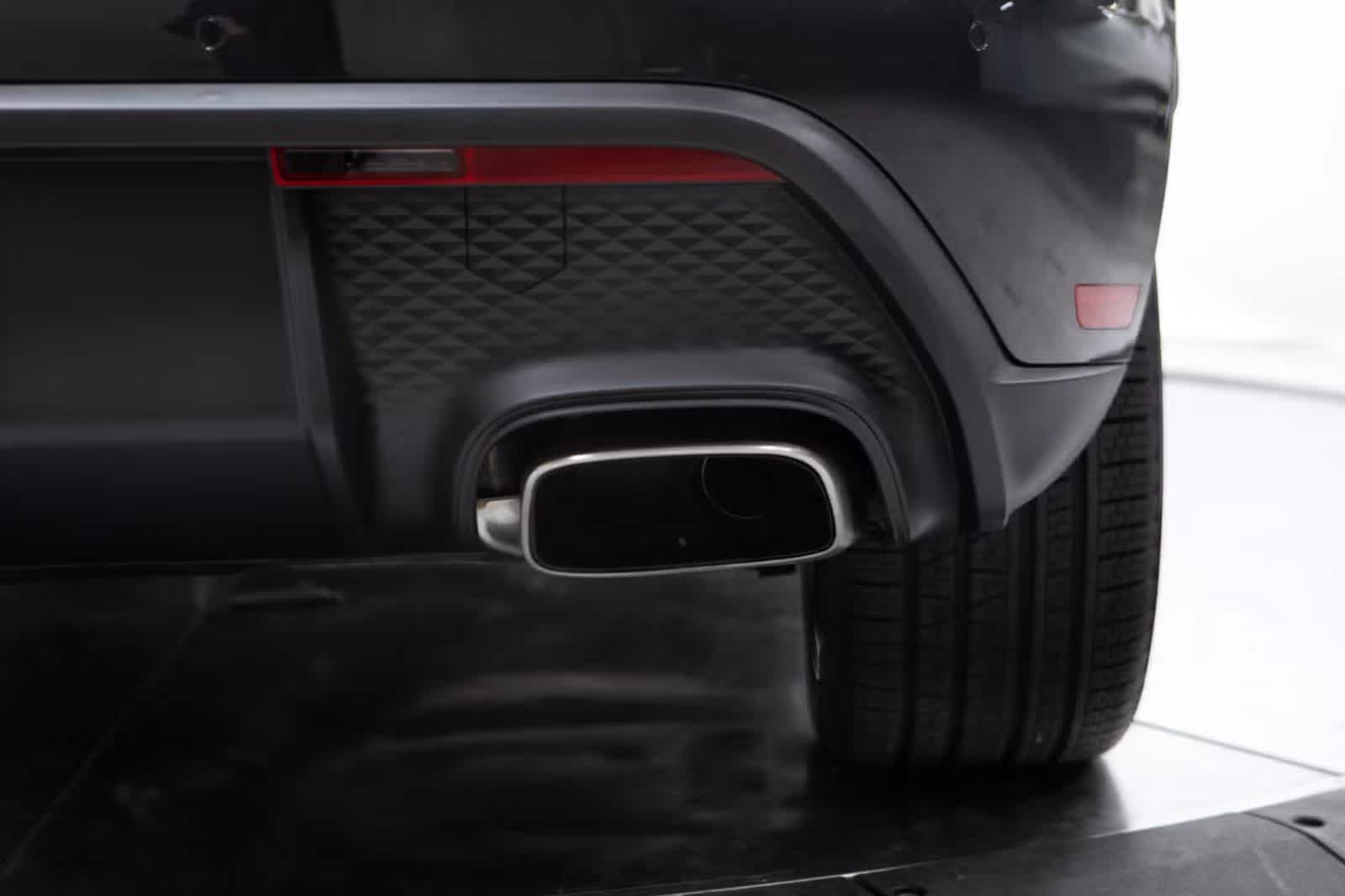 Thumbnail: 2026 Porsche Macan - 20