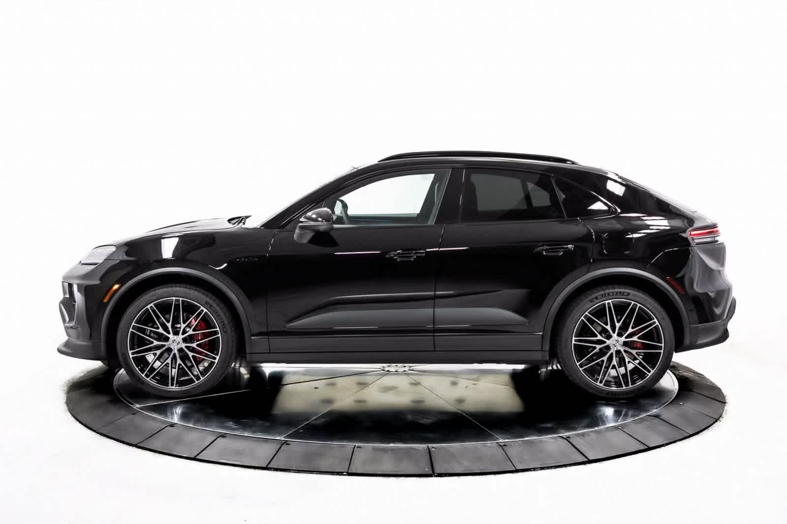Thumbnail: 2025 Porsche Macan - 2