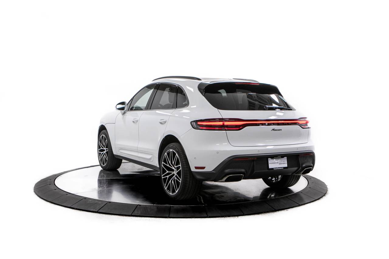 Thumbnail: 2026 Porsche Macan - 3