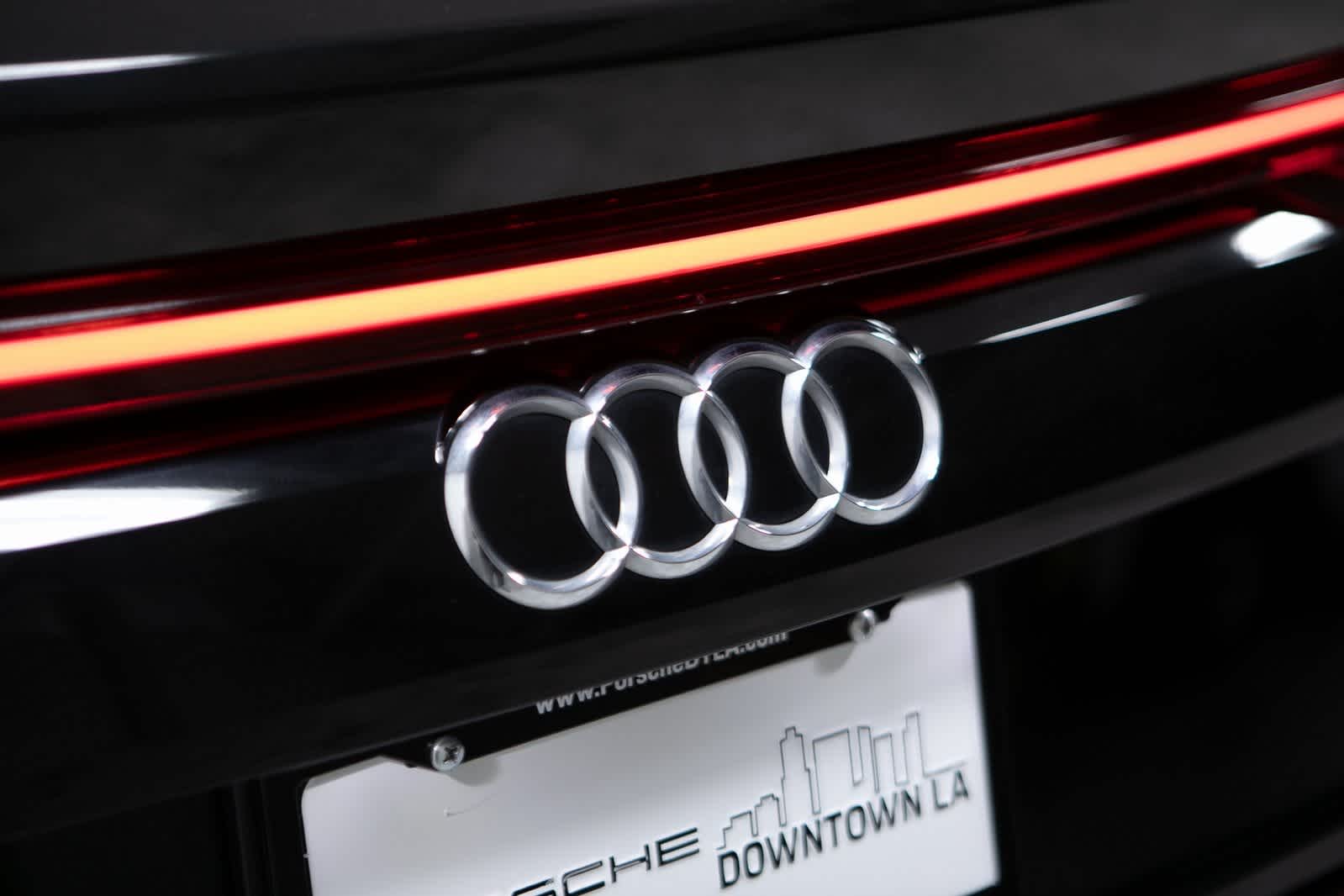 Thumbnail: 2022 Audi Q8 - 31