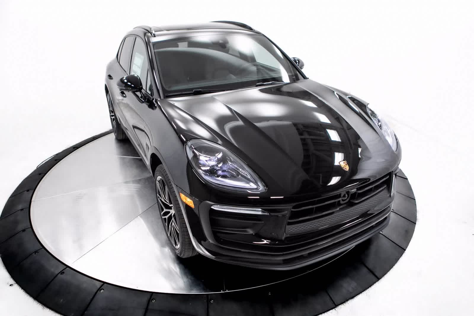 Thumbnail: 2025 Porsche Macan - 39
