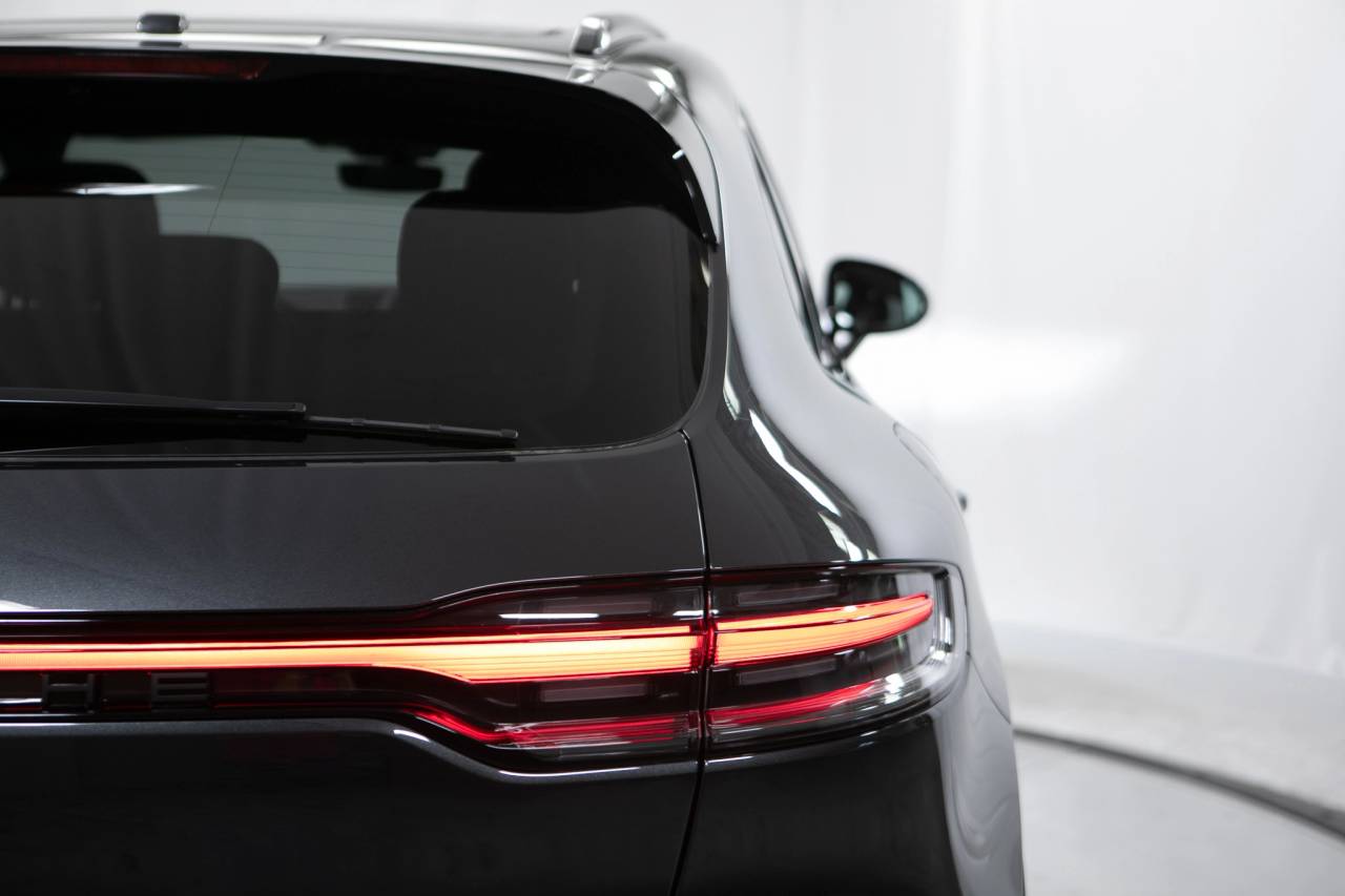 Thumbnail: 2026 Porsche Macan - 18
