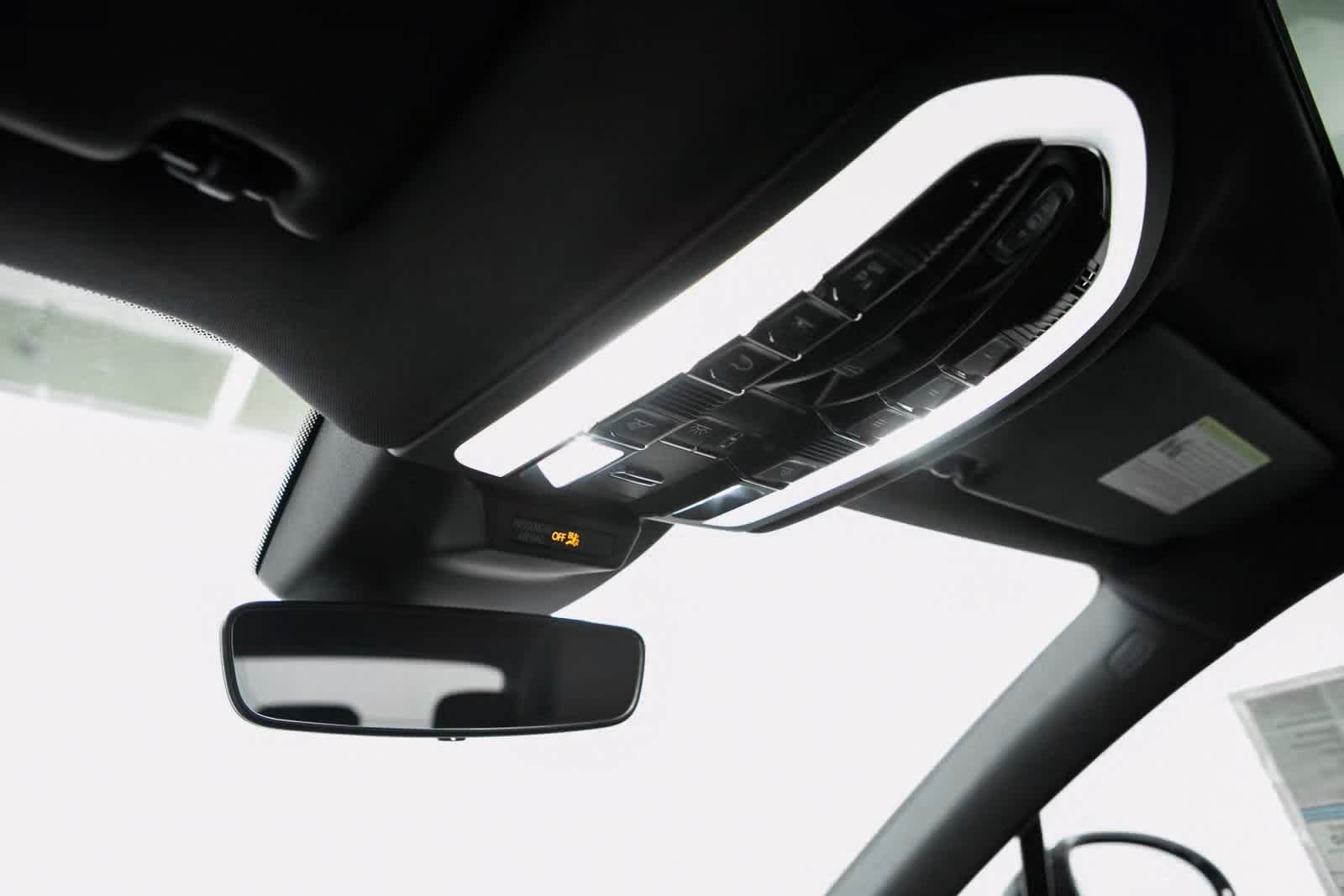 Thumbnail: 2025 Porsche Macan - 22