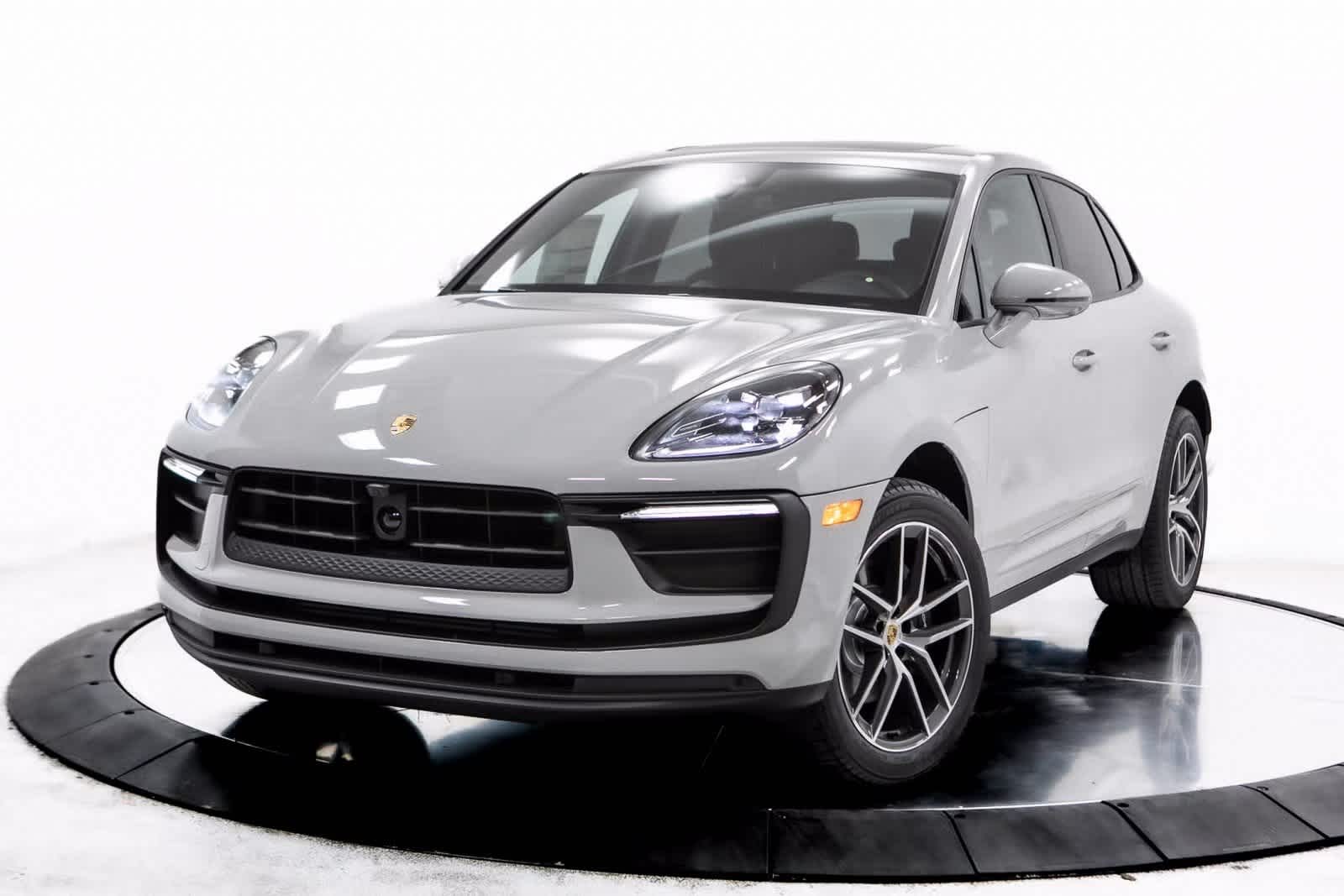 Thumbnail: 2025 Porsche Macan - 1