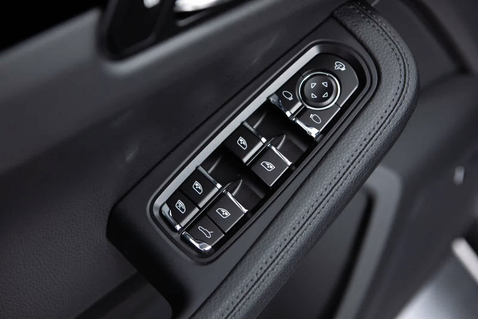 Thumbnail: 2025 Porsche Macan - 19