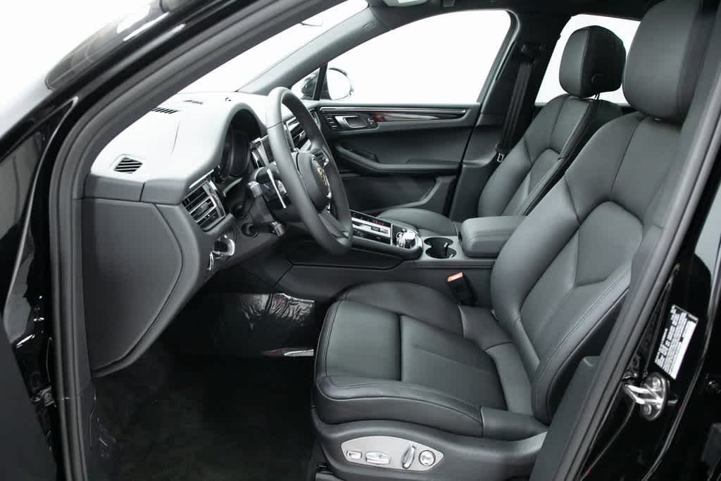 Thumbnail: 2025 Porsche Macan - 16