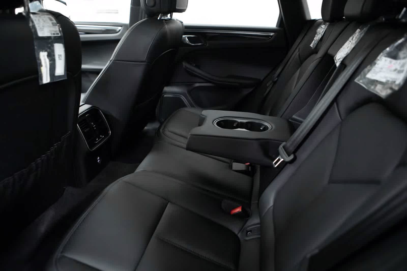 Thumbnail: 2026 Porsche Macan - 26
