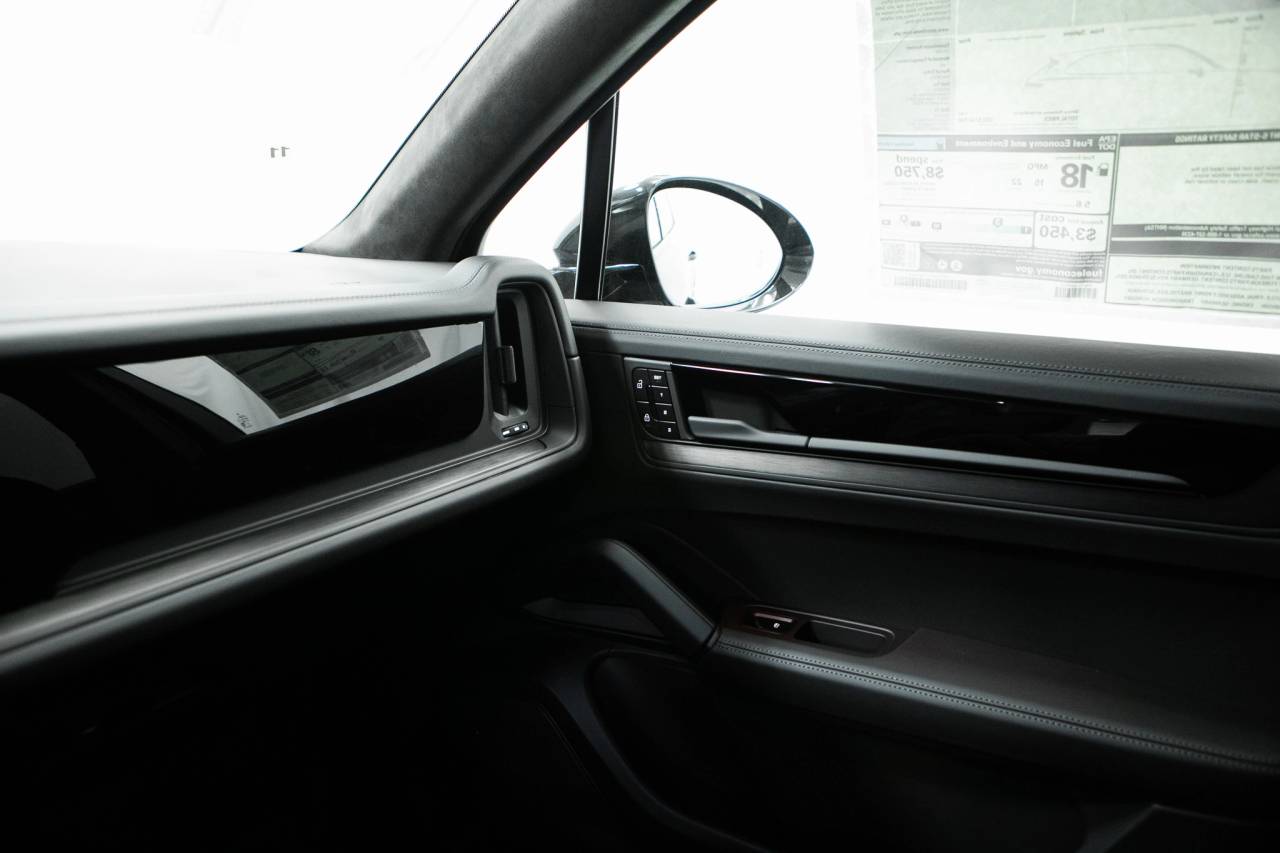 Thumbnail: 2026 Porsche Cayenne - 32