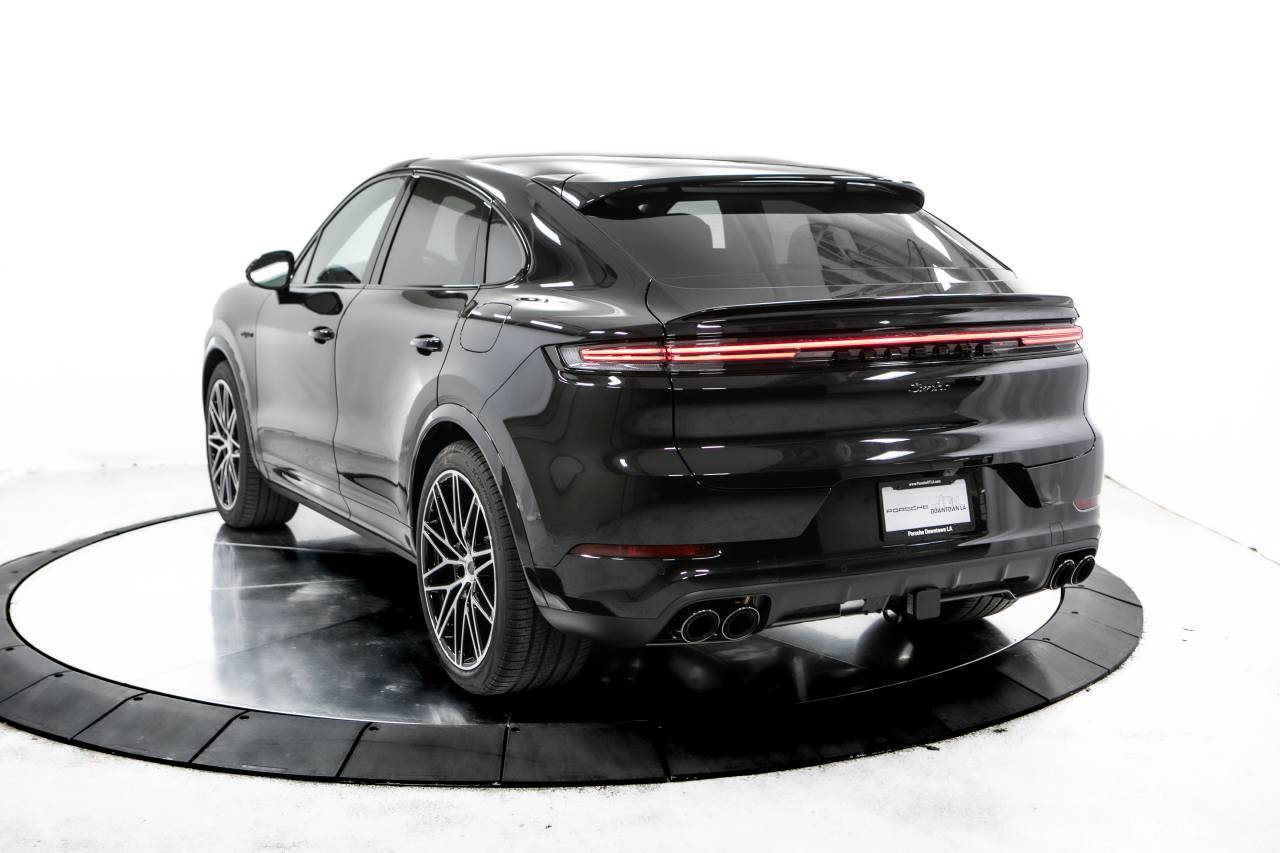 Thumbnail: 2025 Porsche  - 3