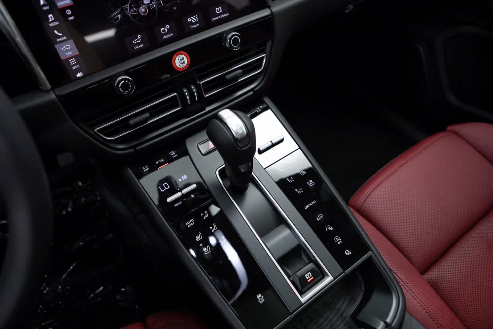 Thumbnail: 2025 Porsche Macan - 16