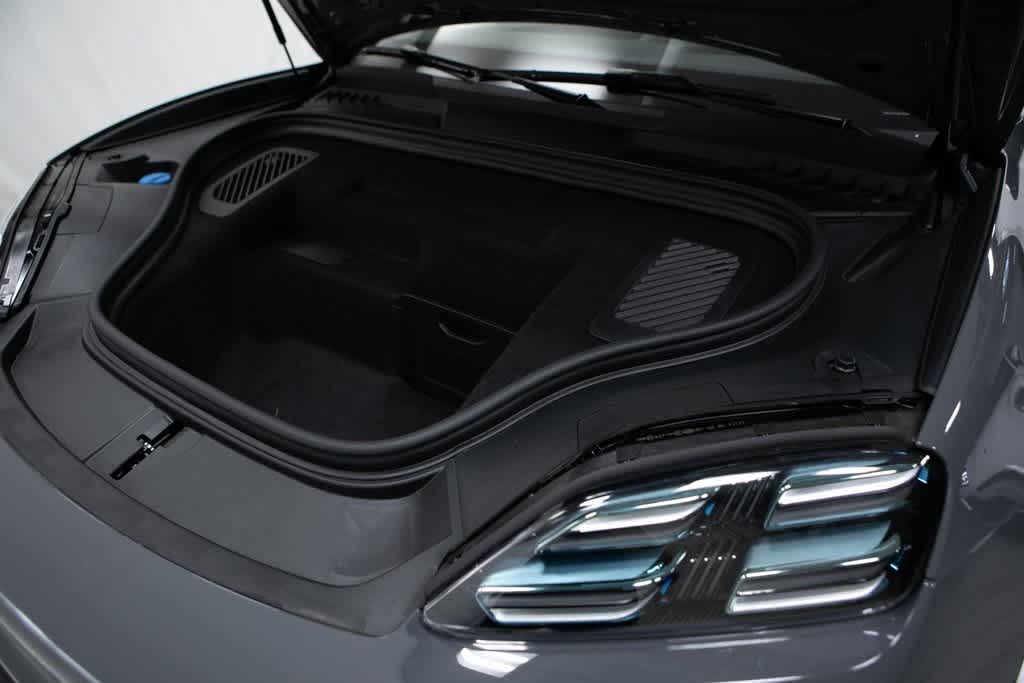 Thumbnail: 2025 Porsche Macan - 17