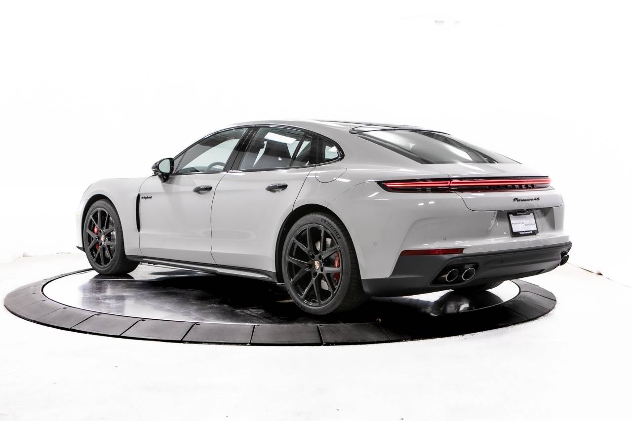 2026 Porsche Panamera E-Hybrid 4S photo 3