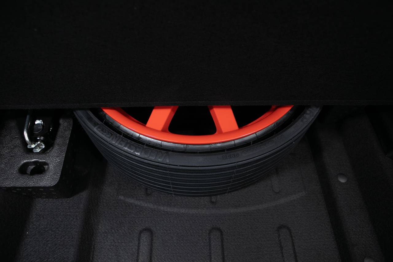 Thumbnail: 2026 Porsche Macan - 38