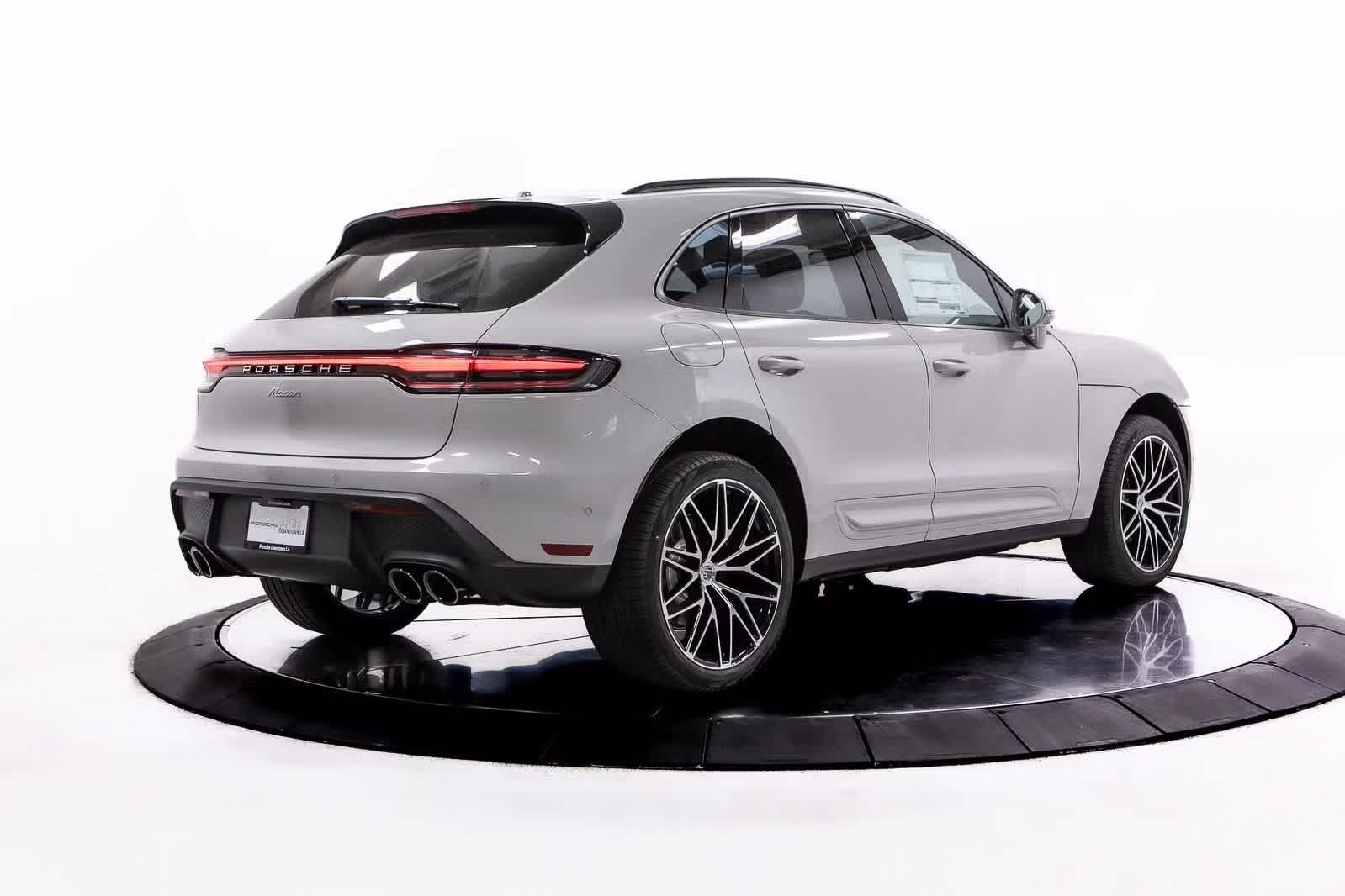 Thumbnail: 2026 Porsche Macan - 7