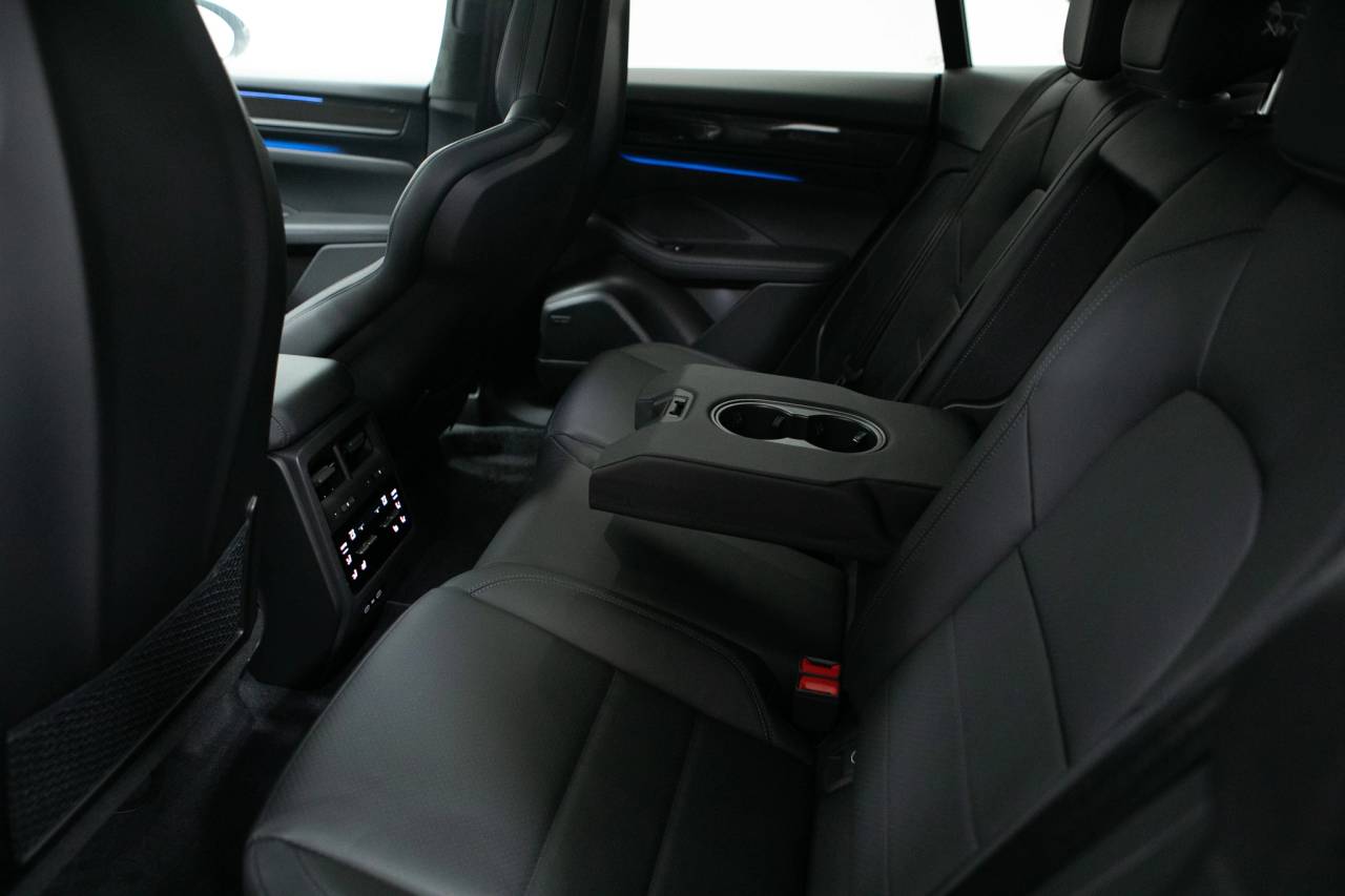 Thumbnail: 2025 Porsche Macan - 36