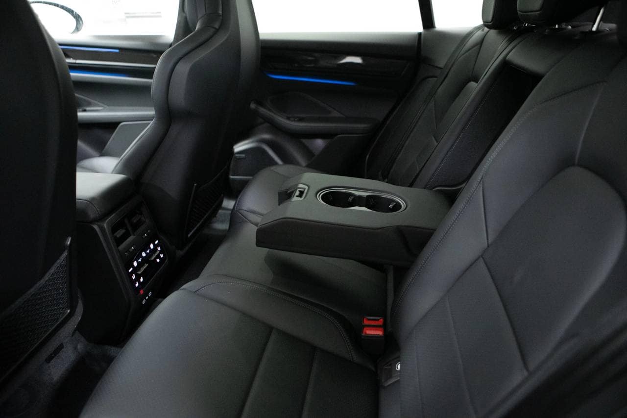 Thumbnail: 2025 Porsche Macan - 37