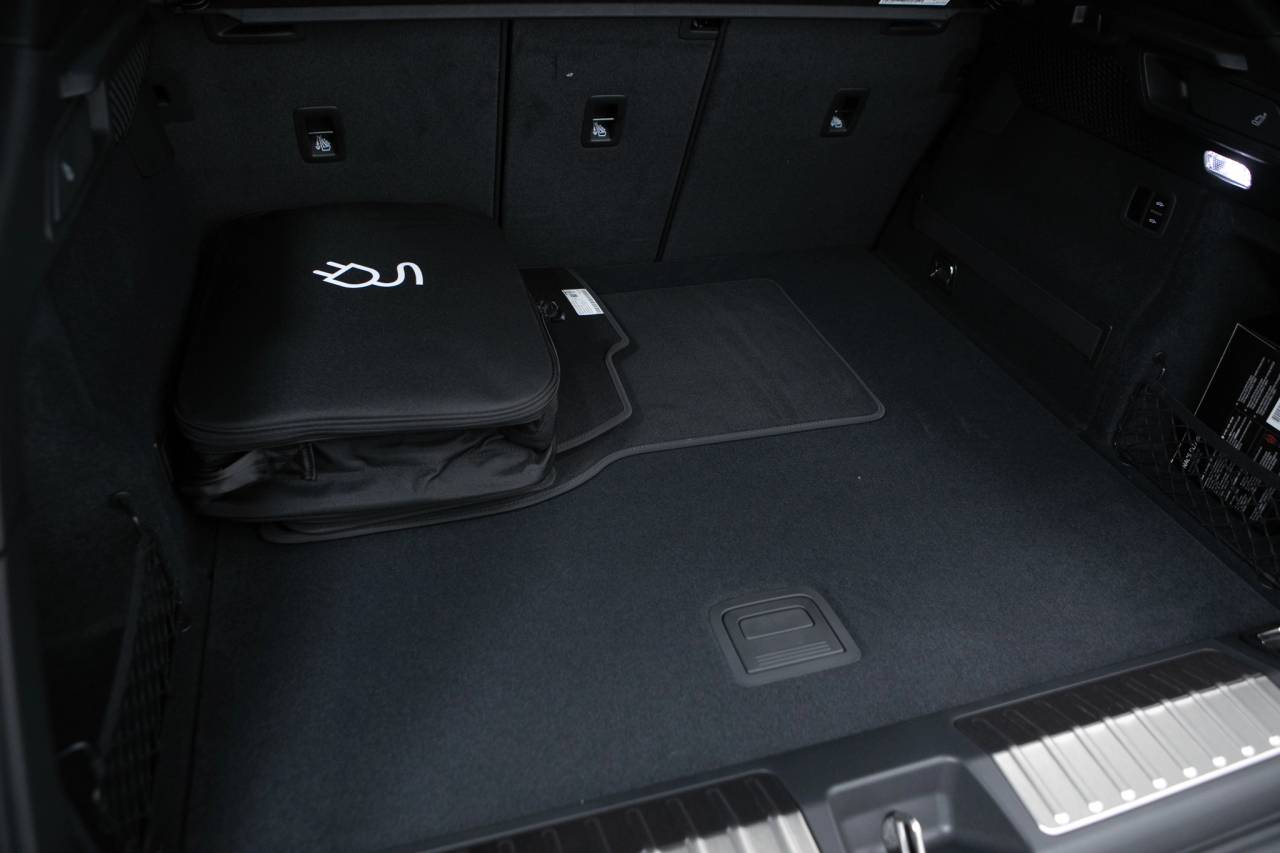 Thumbnail: 2026 Porsche Macan - 39