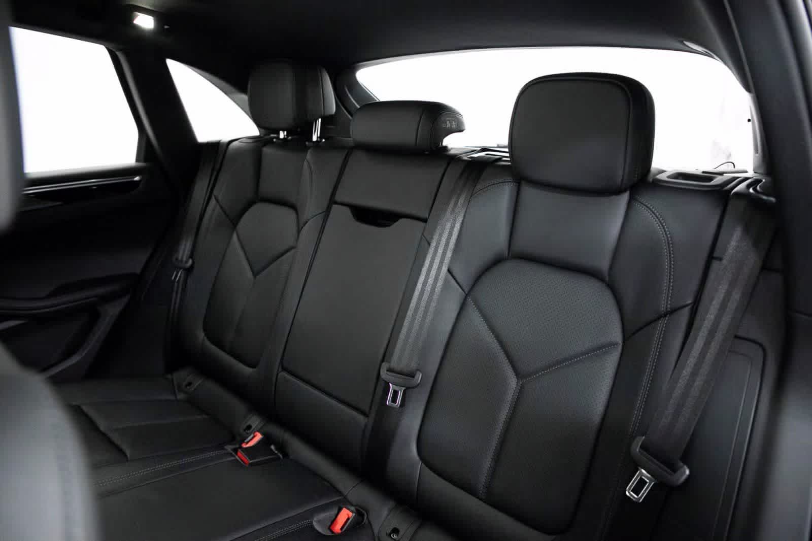 Thumbnail: 2025 Porsche Macan - 30