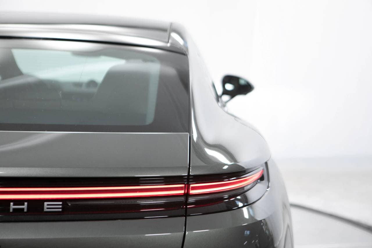 Thumbnail: 2026 Porsche Panamera - 18