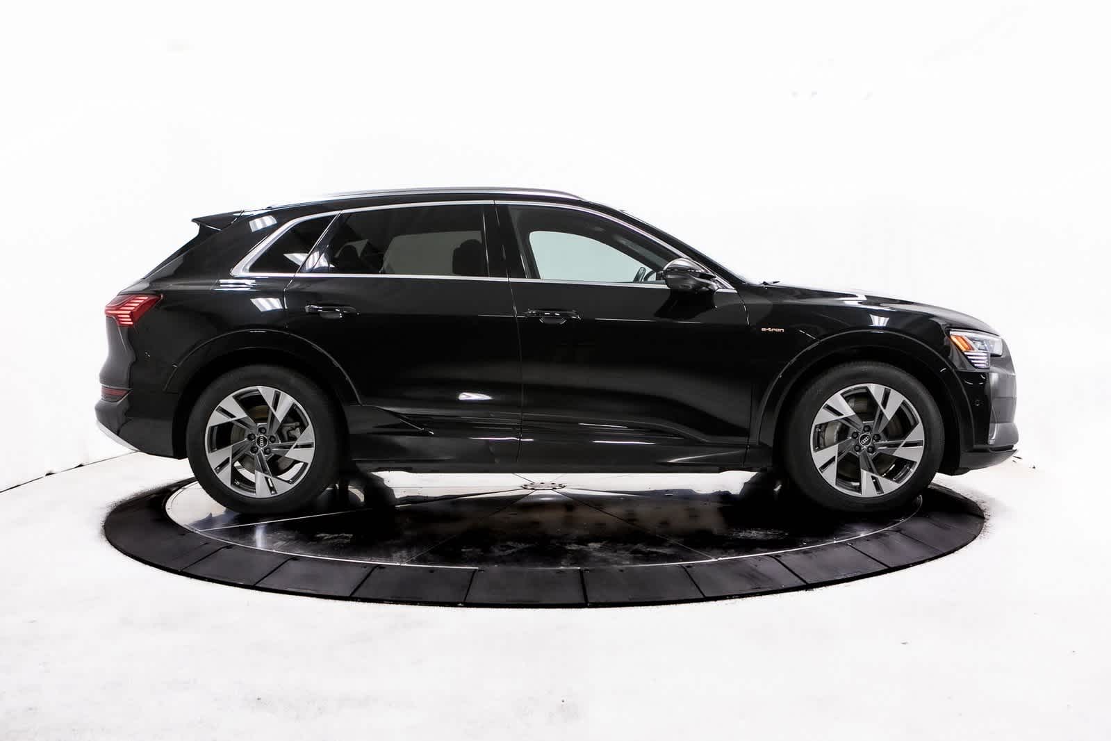 Thumbnail: 2022 Audi e-tron - 8