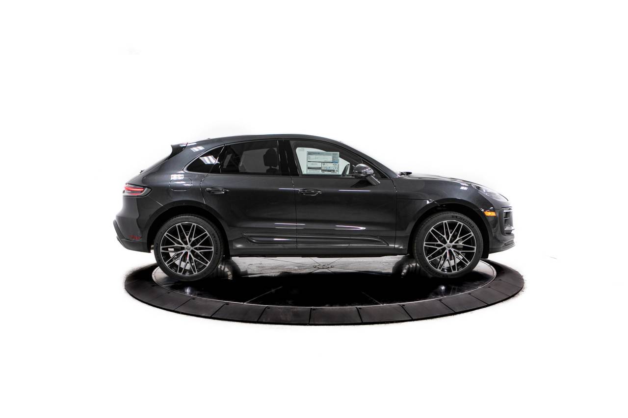 Thumbnail: 2026 Porsche Macan - 8