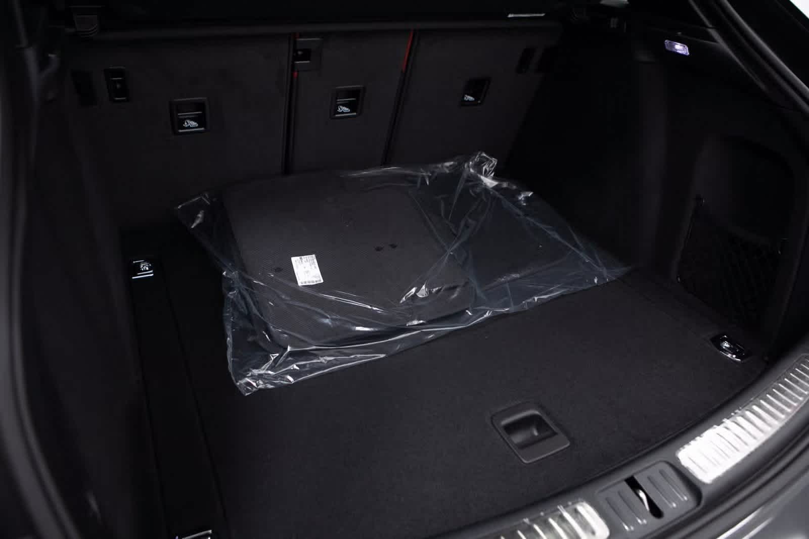 Thumbnail: 2025 Porsche Macan - 31