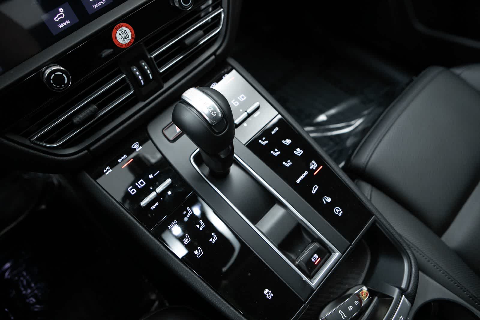 Thumbnail: 2026 Porsche Macan - 28