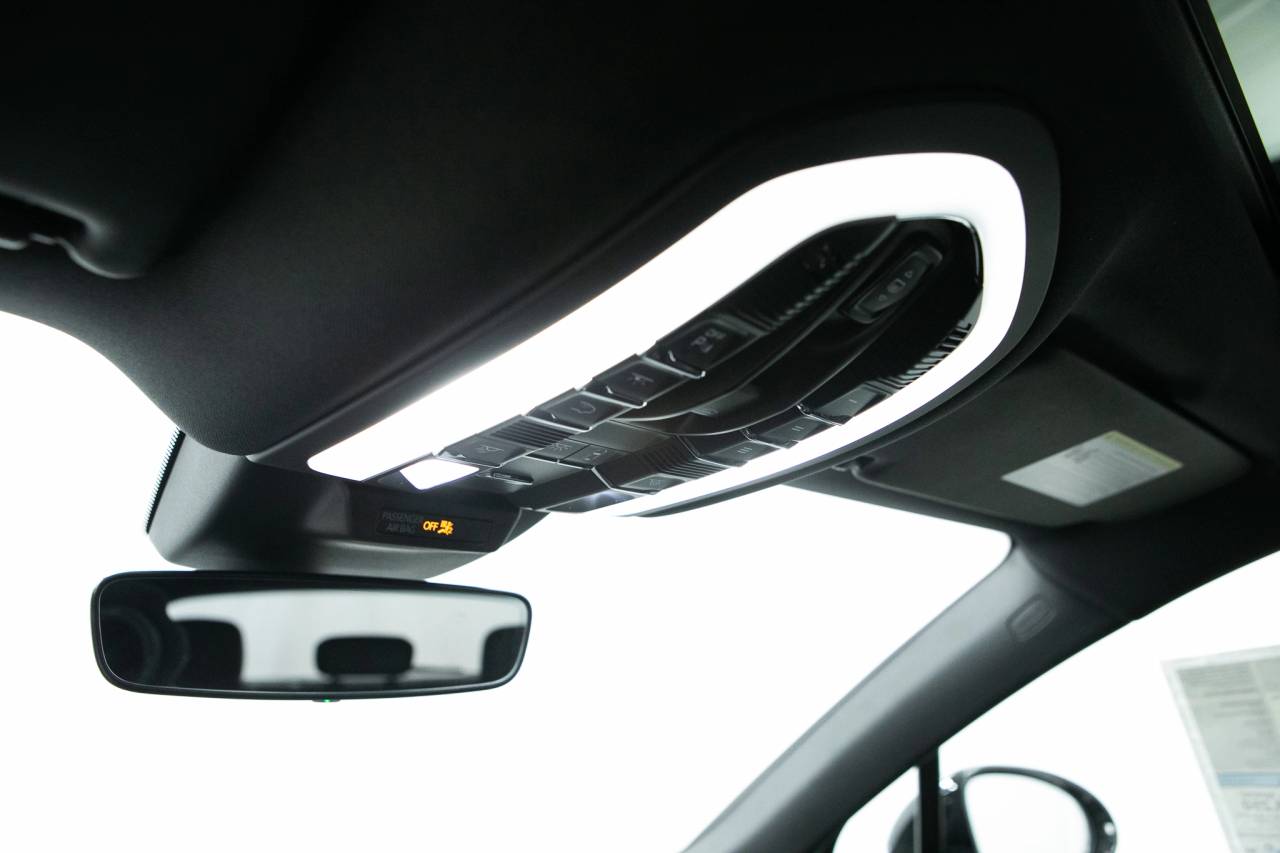 Thumbnail: 2026 Porsche Macan - 30