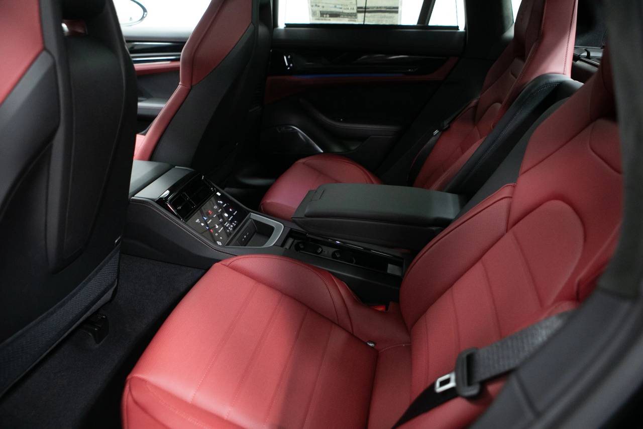 Thumbnail: 2026 Porsche Panamera - 34