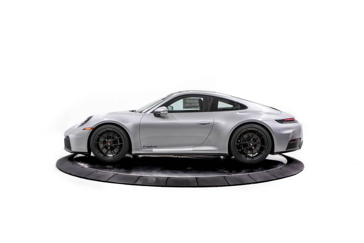 Thumbnail: 2026 Porsche 911 - 2