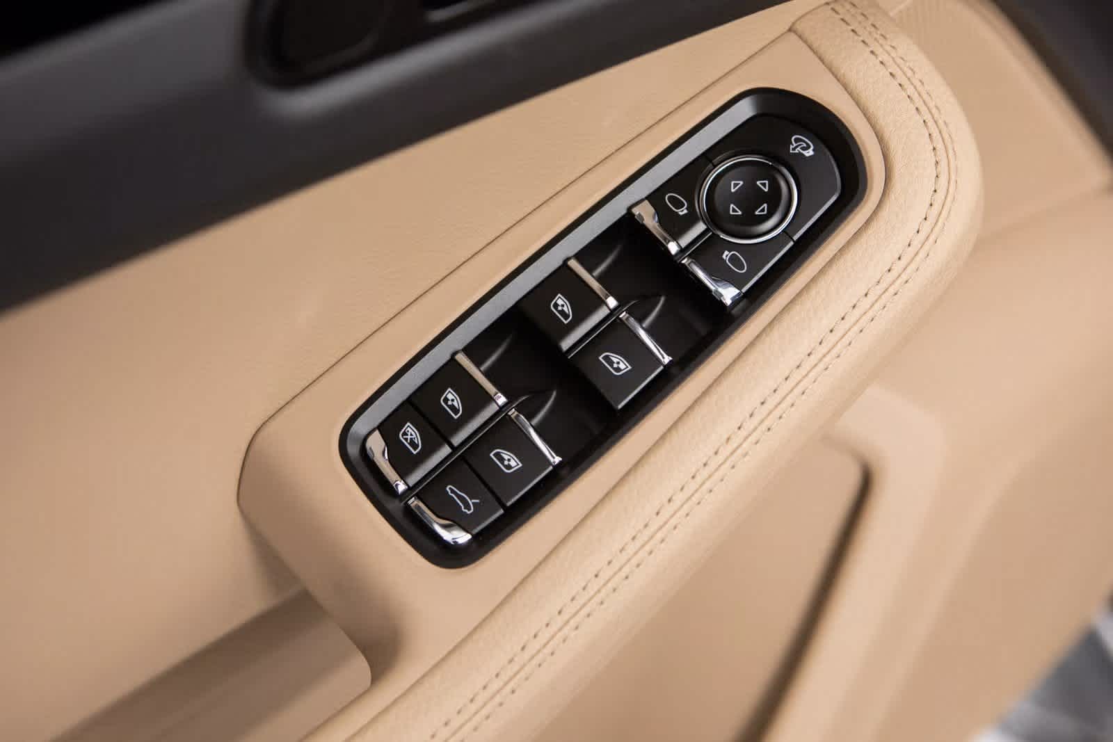 Thumbnail: 2025 Porsche Macan - 20