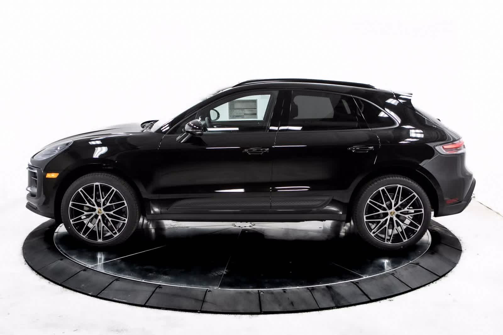 Thumbnail: 2025 Porsche Macan - 2